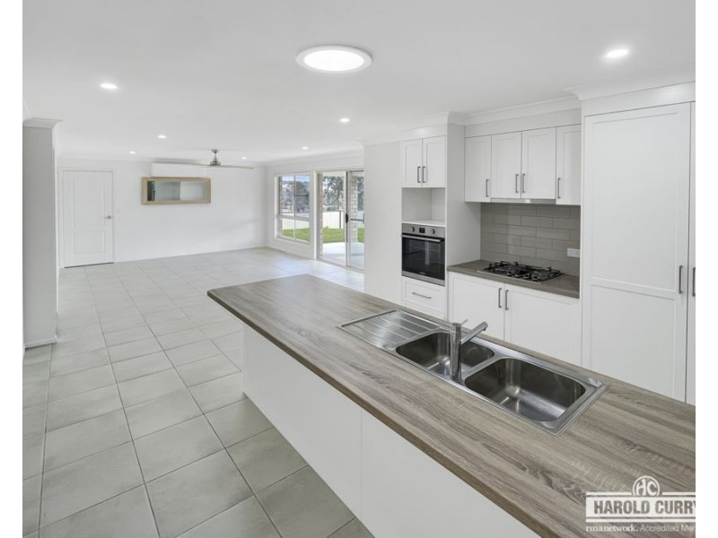 23 Parkes Drive, Tenterfield NSW 2372