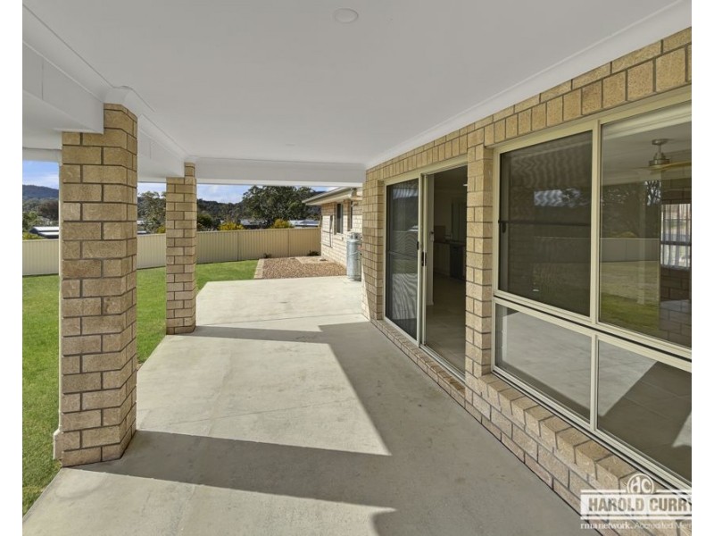 23 Parkes Drive, Tenterfield NSW 2372