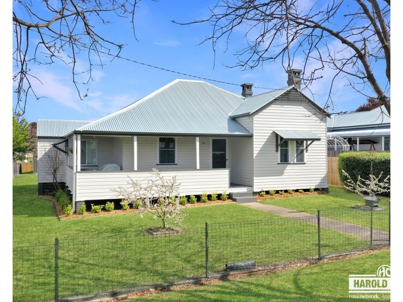 51 Molesworth Street, Tenterfield NSW 2372