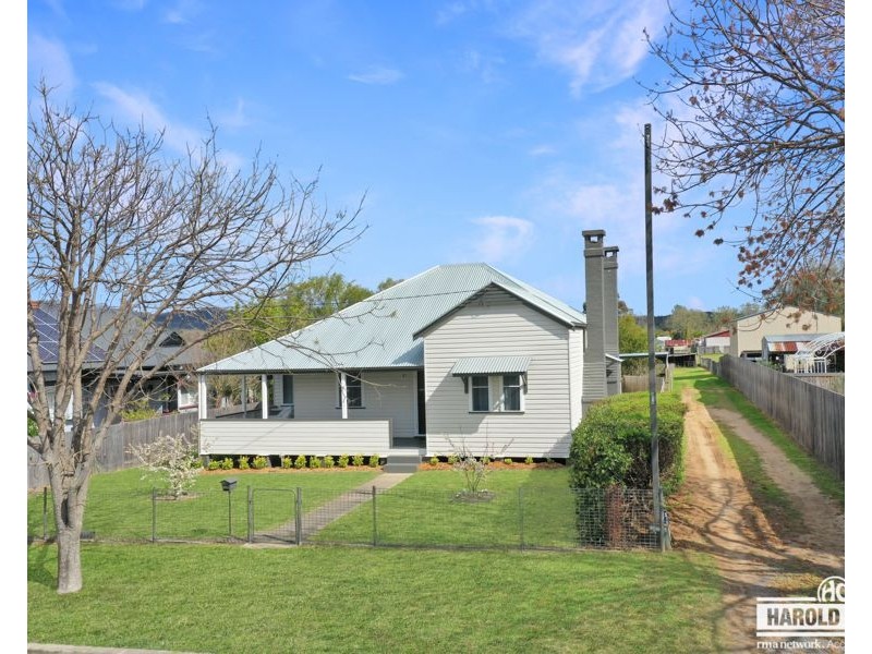 51 Molesworth Street, Tenterfield NSW 2372