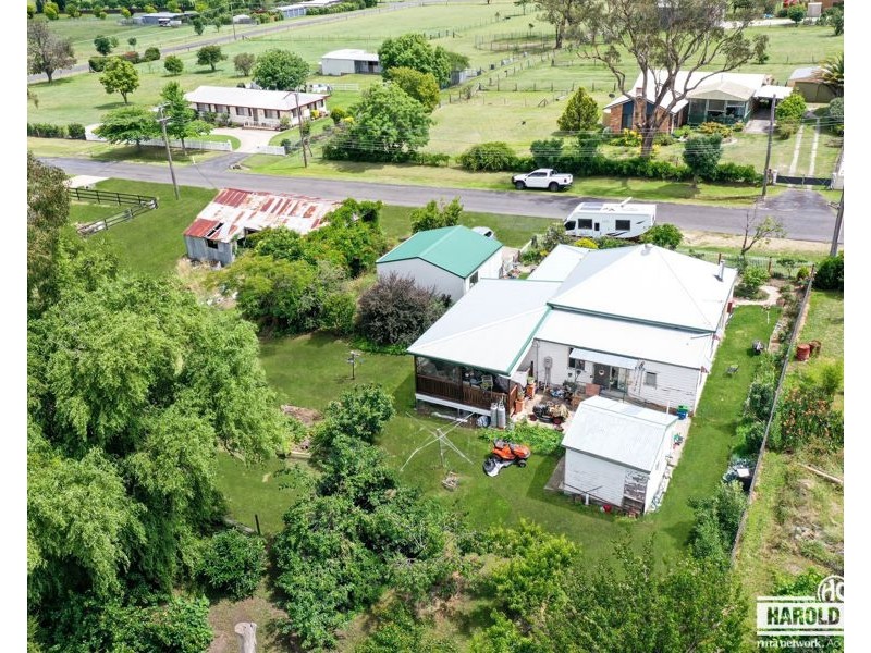 15 Clive Street, Tenterfield NSW 2372
