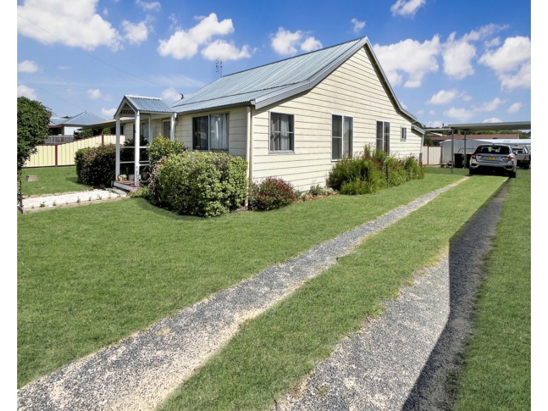 42 Margaret Street, Tenterfield NSW 2372