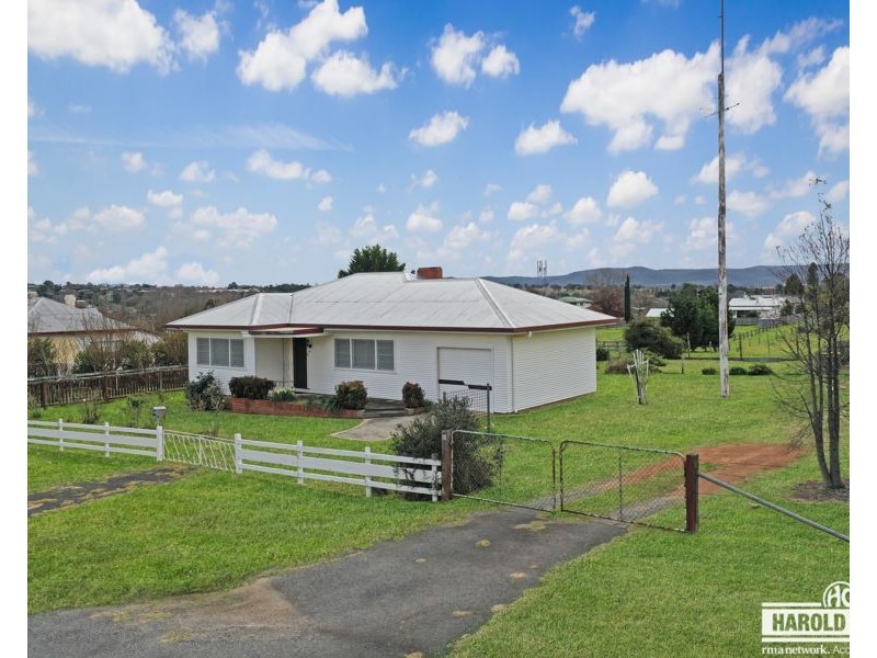 84 Martin Street, Tenterfield NSW 2372