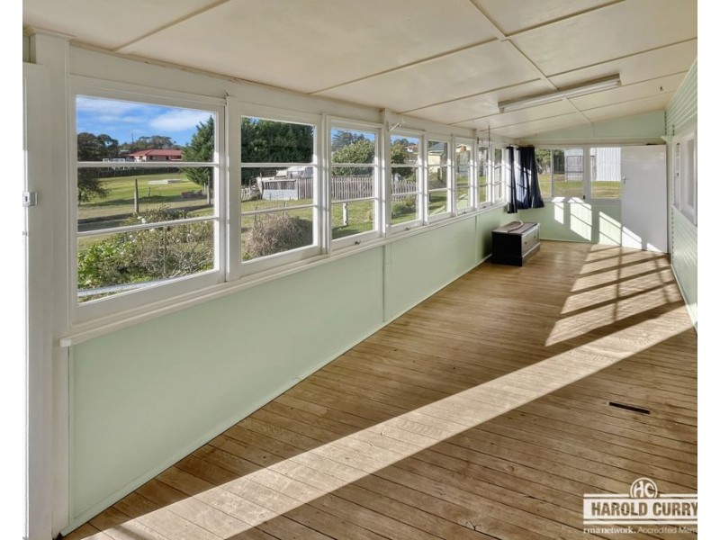 84 Martin Street, Tenterfield NSW 2372