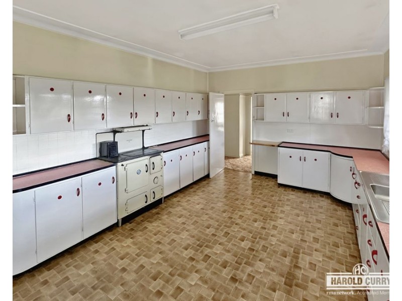 84 Martin Street, Tenterfield NSW 2372