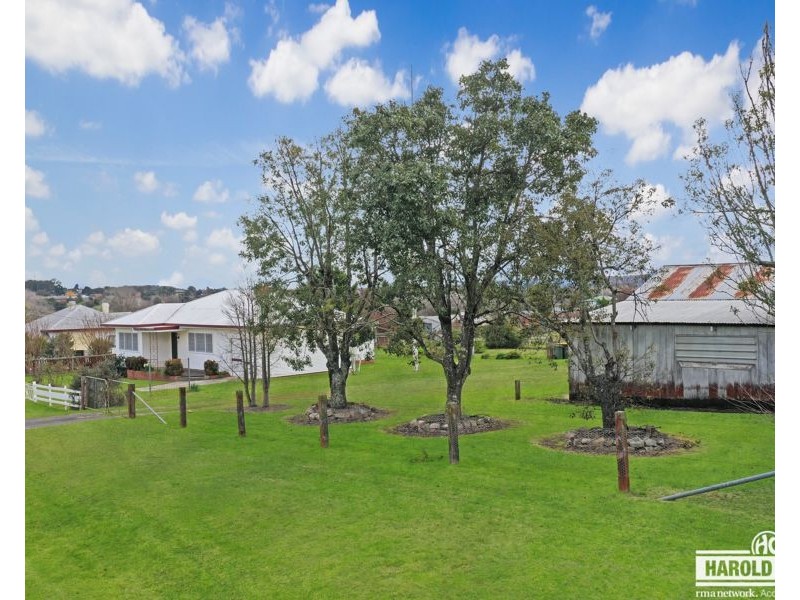 84 Martin Street, Tenterfield NSW 2372