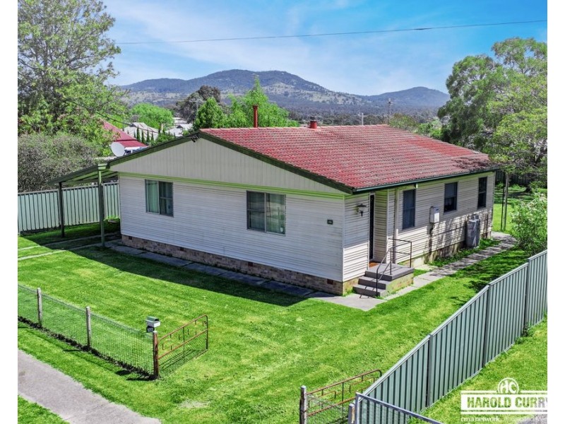 122 Logan Street, Tenterfield NSW 2372