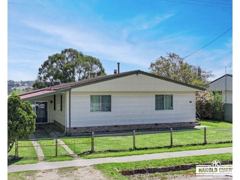 122 Logan Street, Tenterfield NSW 2372