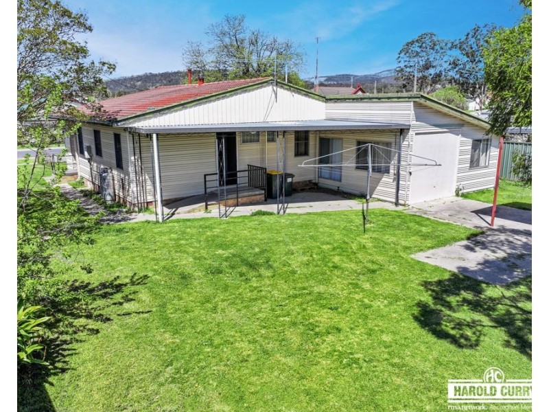 122 Logan Street, Tenterfield NSW 2372