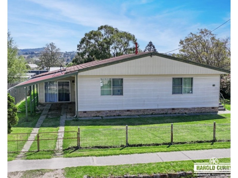 122 Logan Street, Tenterfield NSW 2372