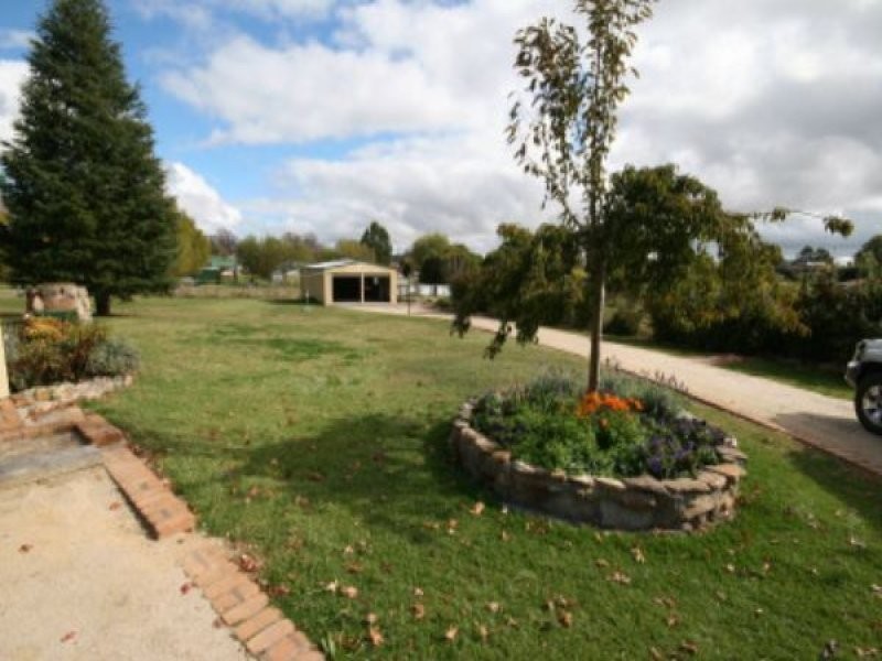 14 Clarence Street, Tenterfield NSW 2372