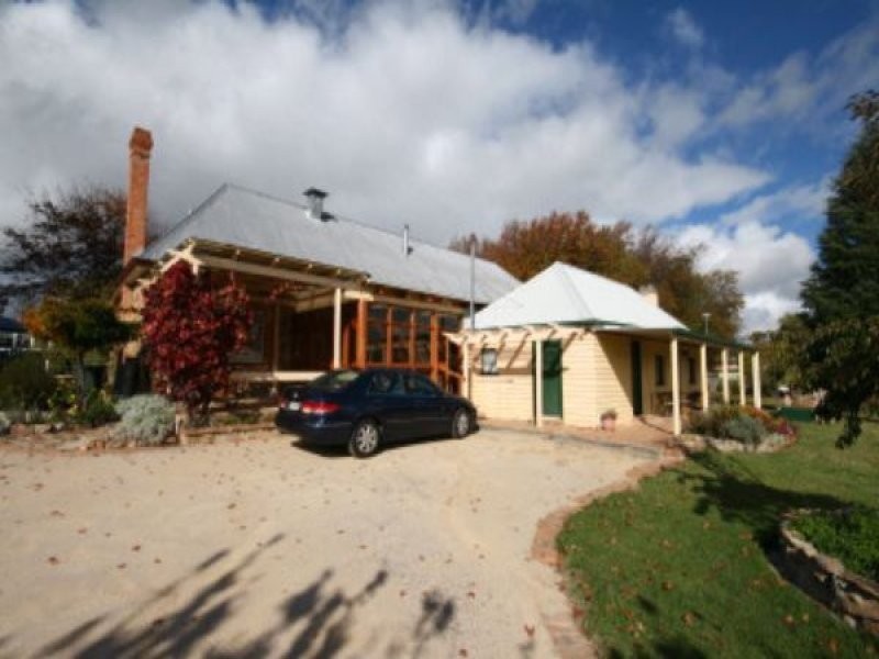 14 Clarence Street, Tenterfield NSW 2372