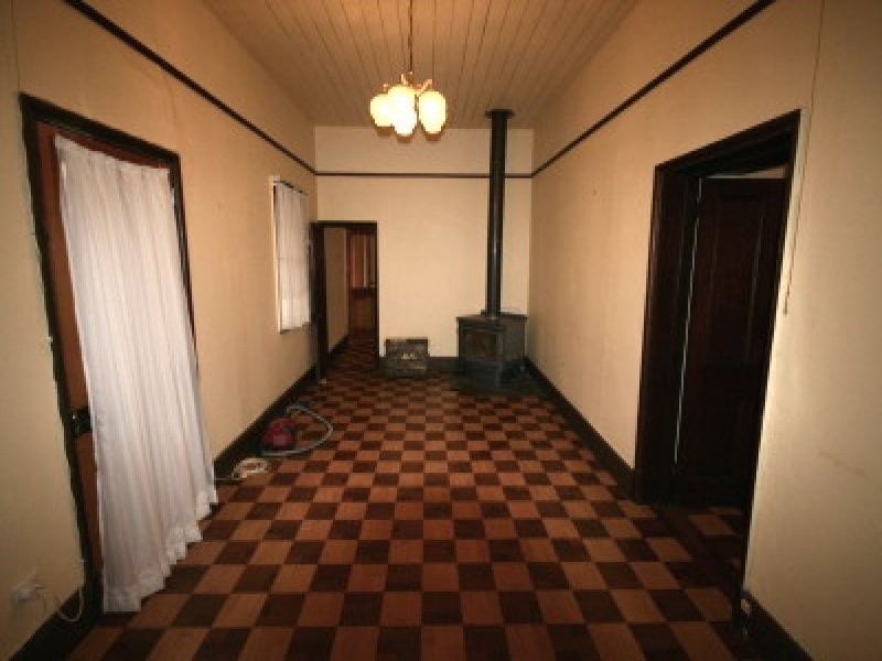 14 Clarence Street, Tenterfield NSW 2372