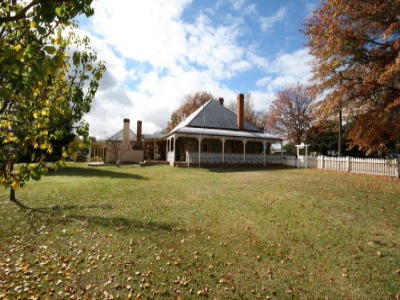 14 Clarence Street, Tenterfield NSW 2372