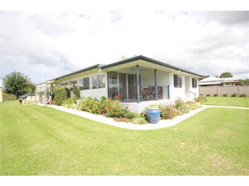 21 Douglas Street, Tenterfield NSW 2372