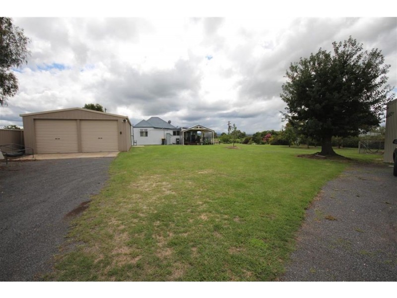 21 Douglas Street, Tenterfield NSW 2372