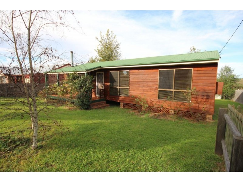 63 George Street, Tenterfield NSW 2372