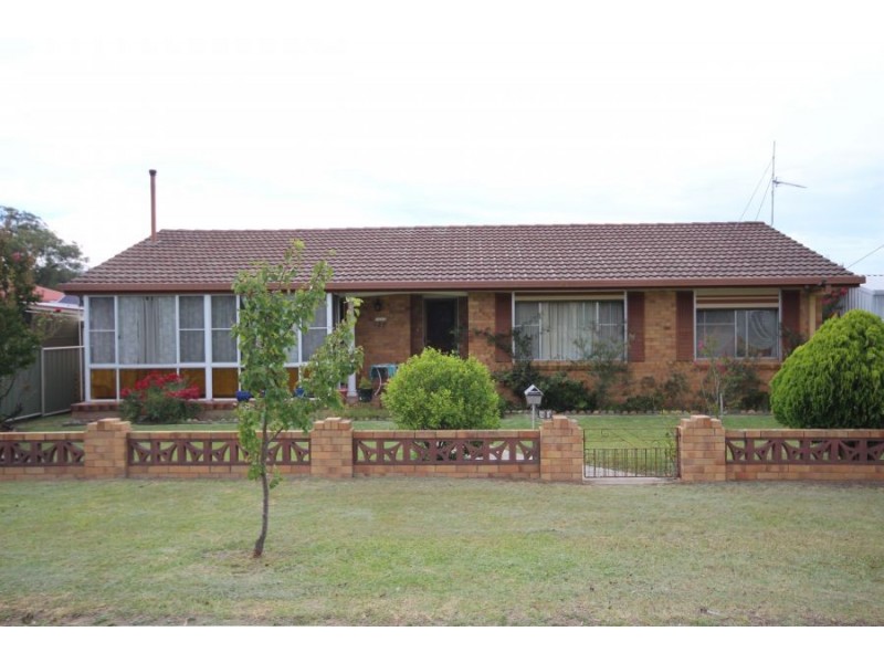 127 Miles Street, Tenterfield NSW 2372