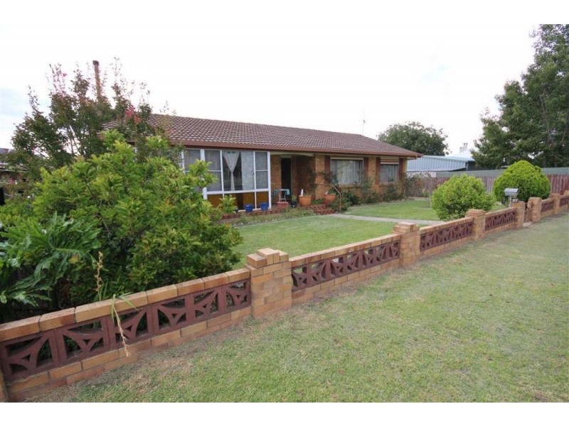 127 Miles Street, Tenterfield NSW 2372