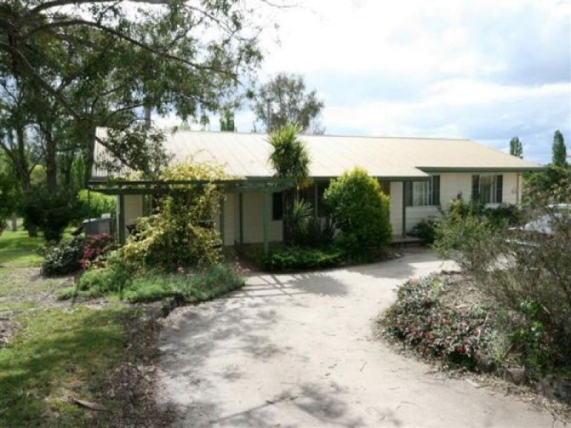 214 Logan Street, Tenterfield NSW 2372