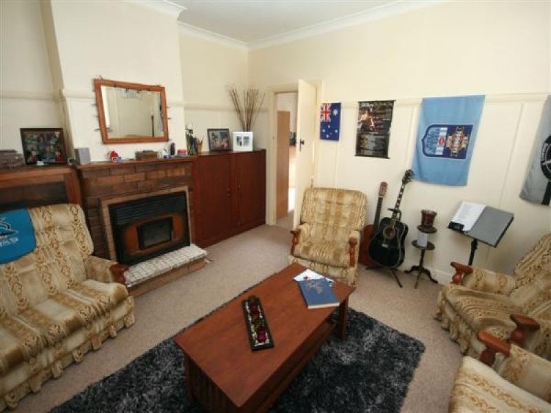 8 Duncan Street, Tenterfield NSW 2372