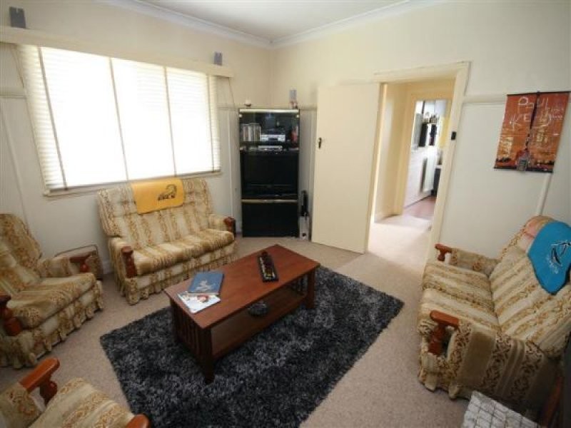 8 Duncan Street, Tenterfield NSW 2372