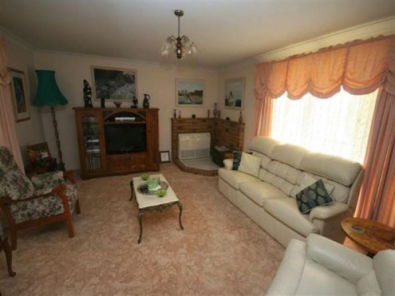 28 East Street, Tenterfield NSW 2372