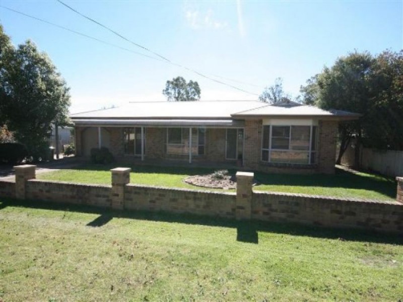 138 Miles Street, Tenterfield NSW 2372