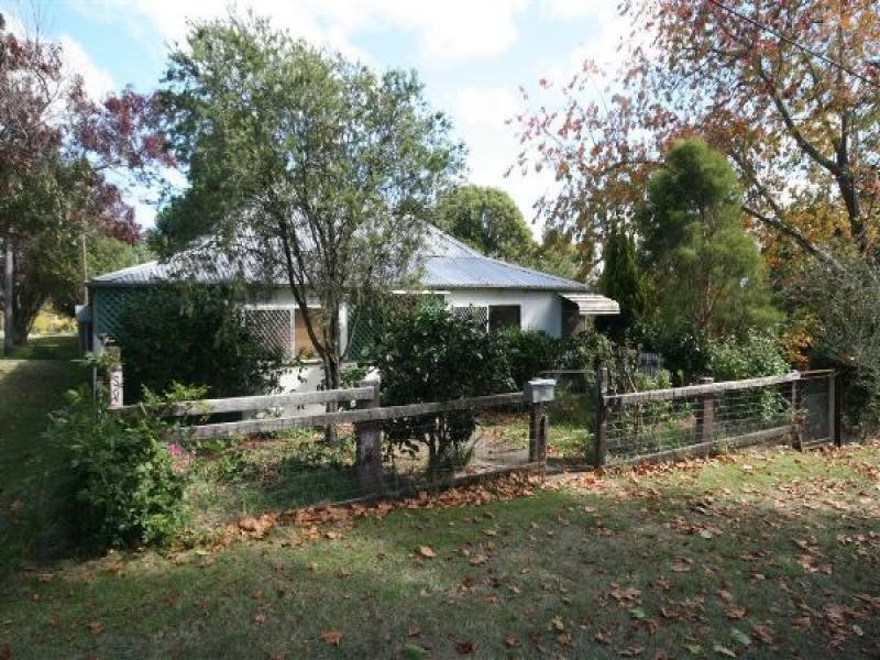 2 Wood Street, Tenterfield NSW 2372