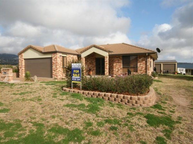 24 Parkes Drive, Tenterfield NSW 2372