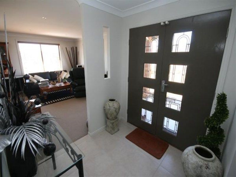 24 Parkes Drive, Tenterfield NSW 2372