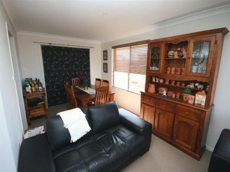 24 Parkes Drive, Tenterfield NSW 2372