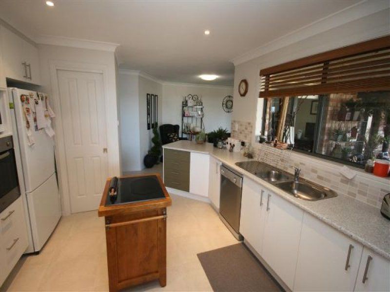 24 Parkes Drive, Tenterfield NSW 2372