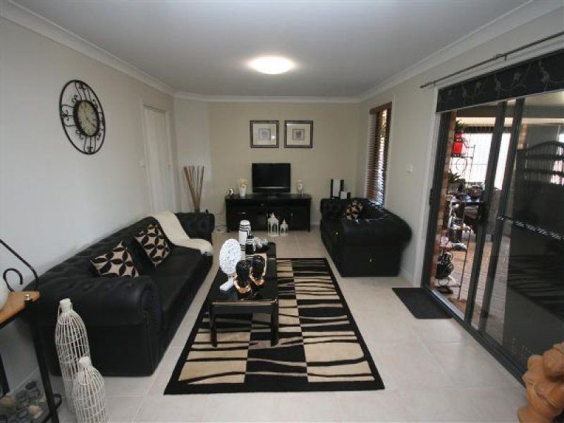 24 Parkes Drive, Tenterfield NSW 2372