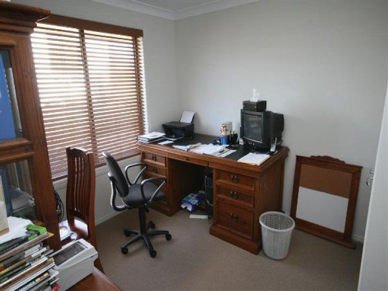 24 Parkes Drive, Tenterfield NSW 2372