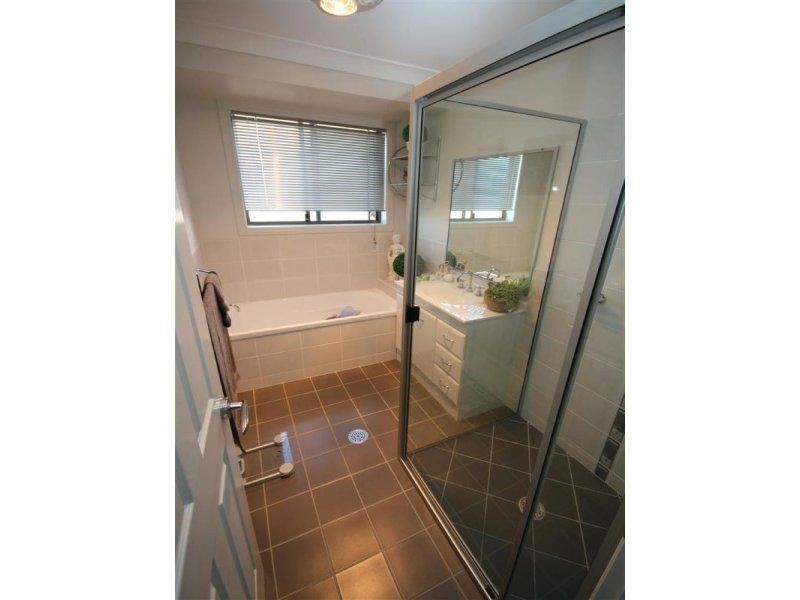 24 Parkes Drive, Tenterfield NSW 2372