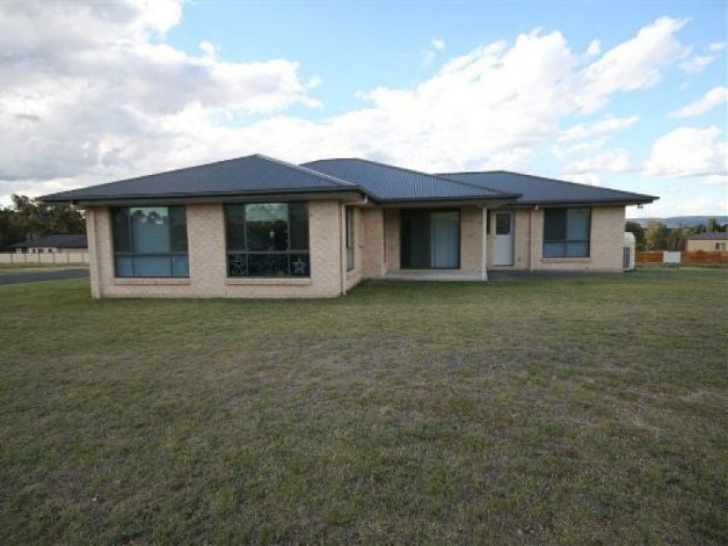 2 MacKenzie Court, Tenterfield NSW 2372
