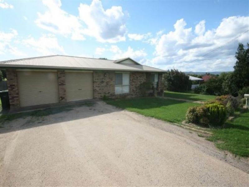 223 Bulwer Street, Tenterfield NSW 2372