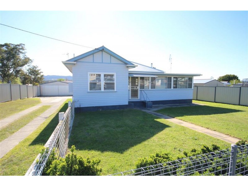 48 Logan Street, Tenterfield NSW 2372