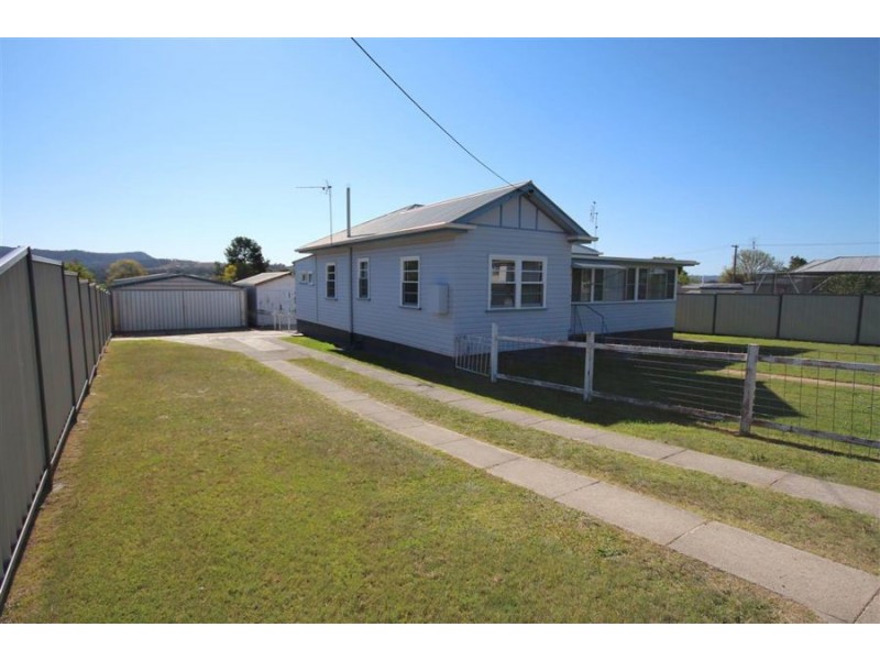 48 Logan Street, Tenterfield NSW 2372