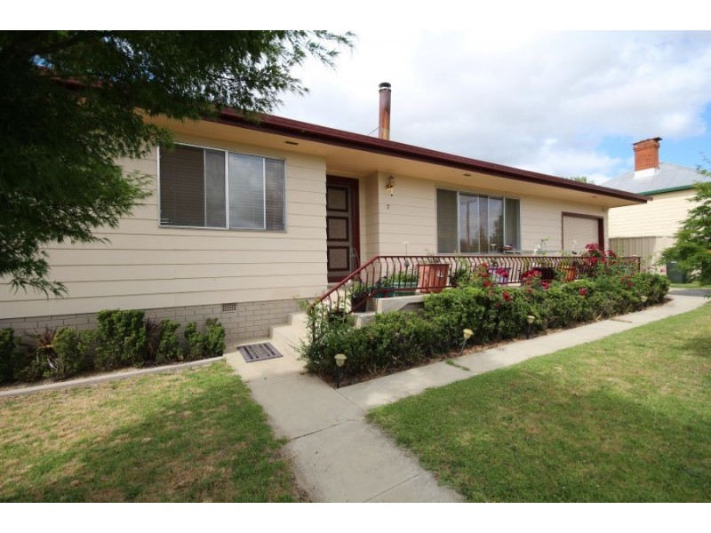 7 High Street, Tenterfield NSW 2372