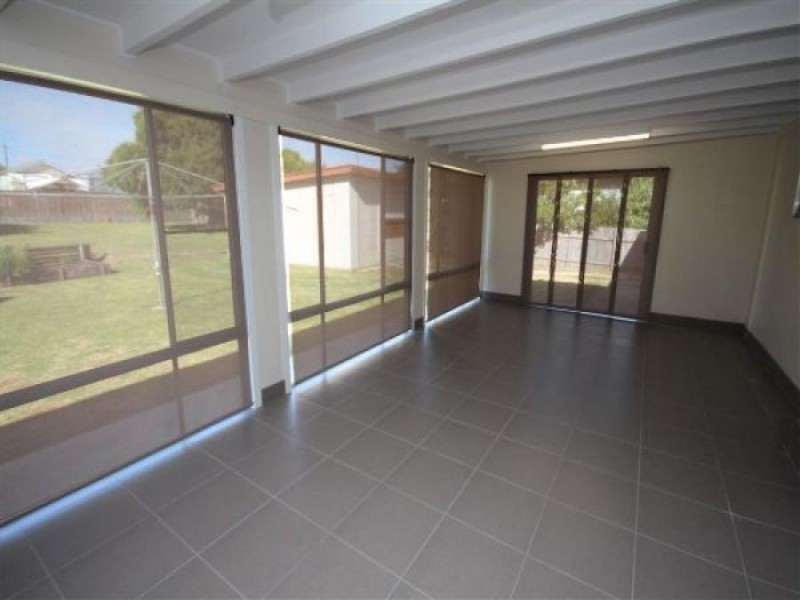 36 High Street, Tenterfield NSW 2372