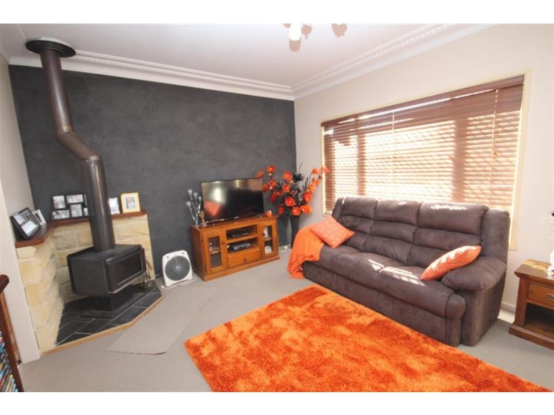 74 Logan Street, Tenterfield NSW 2372