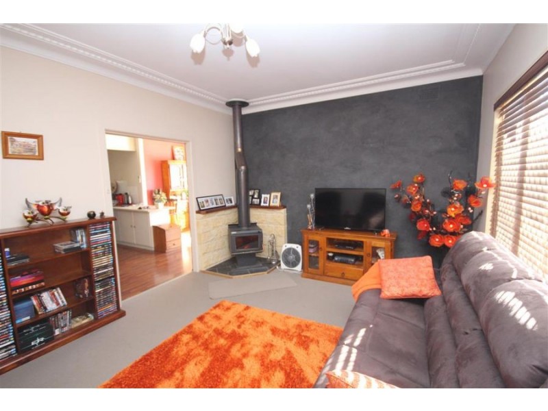 74 Logan Street, Tenterfield NSW 2372