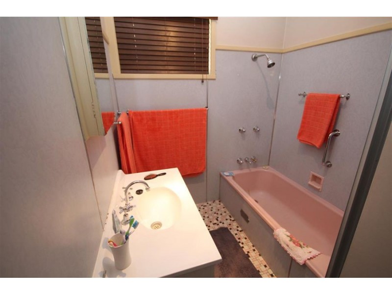 74 Logan Street, Tenterfield NSW 2372