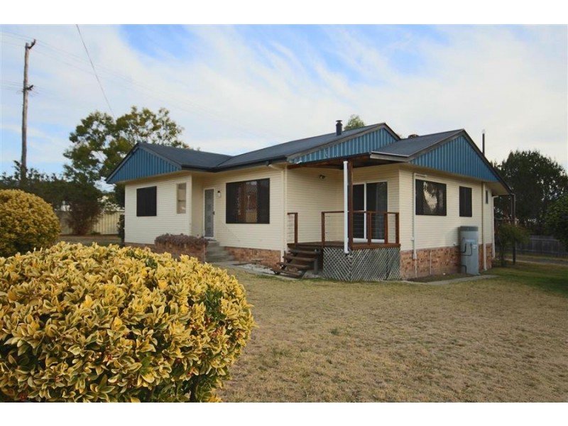 74 Logan Street, Tenterfield NSW 2372