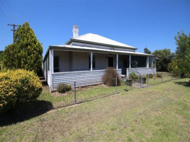 137 Miles Street, Tenterfield NSW 2372