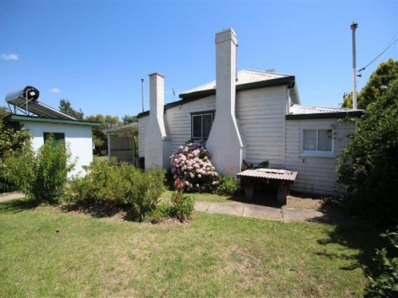 137 Miles Street, Tenterfield NSW 2372