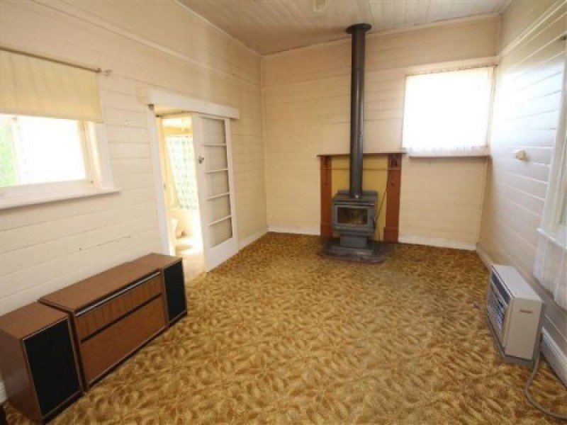 137 Miles Street, Tenterfield NSW 2372