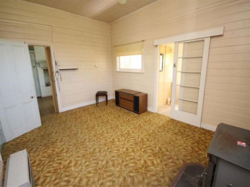 137 Miles Street, Tenterfield NSW 2372